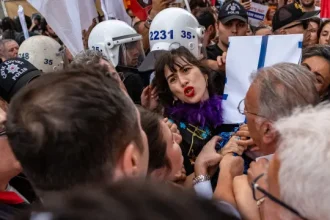 dispersado-na-turquia-protesto-contra-operacao-policial-anti-lgbt+