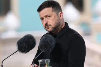 volodymyr-zelensky-demite-procurador-geral-ao-abrigo-da-lei-marcial