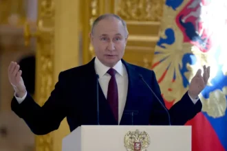 oposicao-russa-no-exilio-junta-se-para-pedir-voto-contra-putin-e-a-guerra