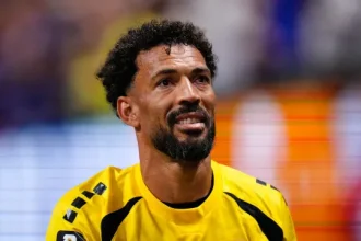 vozinha-tem-contrato-curto-no-colo-colo-e-falha-depois-de-recepcao-estelar