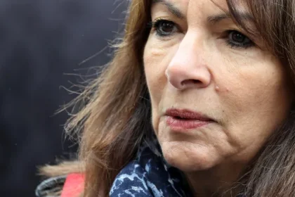 ex-autarca-de-paris-admite-“falhanco”-das-instituicoes-nos-abusos-sexuais