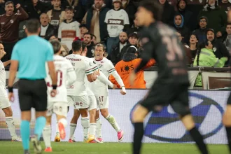 fluminense-leva-susto,-mas-e-1o-classificado-a-semi-da-libertadores