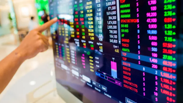 bolsas-descem-pressionadas-por-petroleo,-obrigacoes-e-abrandamento-na-ia