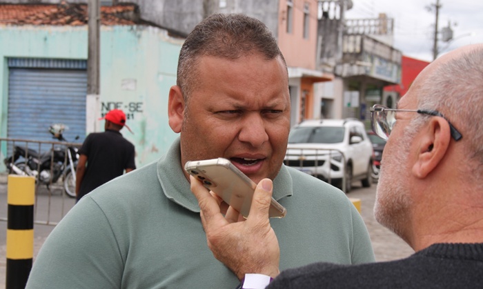 vereador-do-pt-de-queimadas-mantem-lula-e-jeronimo,-mas-troca-rui-e-wagner-por-coronel-e-joao-roma