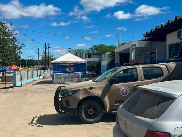 homem-entra-em-igreja-para-pedir-socorro-apos-levar-um-tiro
