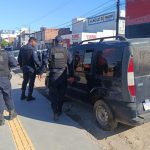 carro-abandonado-em-via-publica-estaria-sendo-usado-por-menores-para-consumo-de-drogas-e-esconder-produtos-furtados-de-escolas-em-coite