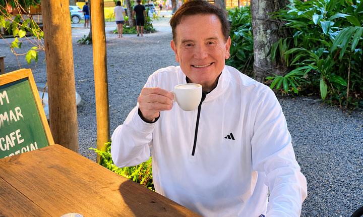 apresentador-roberto-cabrini-escolhe-trancoso-como-destino-para-dias-de-ferias
