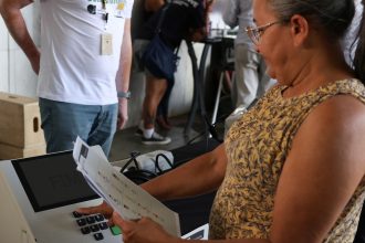 tre-rj-distribui-mais-de-1-milhao-de-colas-eleitorais-para-dia-do-voto