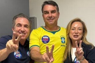 prefeito-de-coite-encontra-flavio-bolsonaro-em-vitoria-da-conquista-e-reforca-apoio-ao-candidato-do-pl