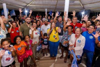 com-forte-apoio-popular,-arraial-d’ajuda-reune-liderancas-em-encontro-com-claudia-oliveira