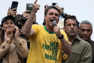 flavio-bolsonaro-critica-lula-por-reajuste-de-beneficio-antes-de-eleicoes
