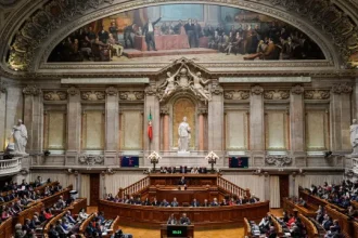 chega-junta-se-a-esquerda-e-aprova-cpi-do-bloco-aos-exames-nacionais