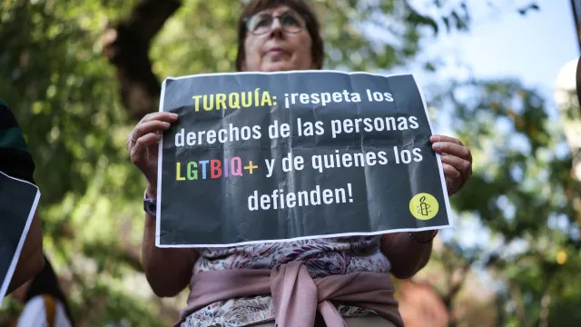 ue-critica-operacoes-policiais-contra-comunidade-lgbtiq+-na-turquia