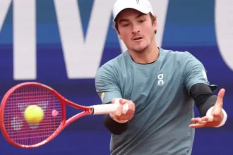 fonseca-vence-suico-de-virada,-e-brasil-larga-na-frente-na-copa-davis