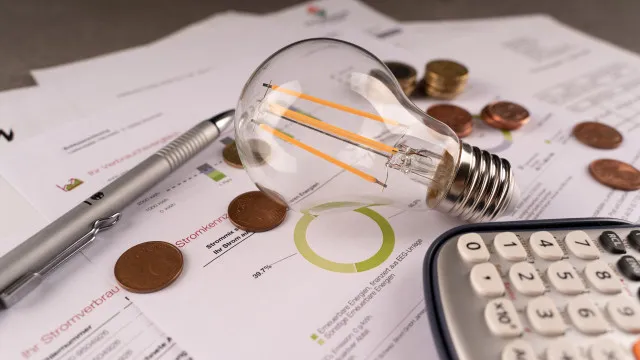 eletricidade:-mercado-livre-ou-regulado?-como-saber-qual-e-mais-vantajoso