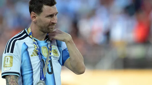 o-clube-que-ainda-sonha-com-messi:-“enquanto-jogar,-ha-esperanca”