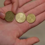 governo-anuncia-que-abono-pode-ser-pago-a-dobrar-este-mes:-a-quem?
