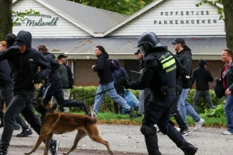 policia-poe-fim-a-protesto-violento-de-grupo-extremista-nos-paises-baixos