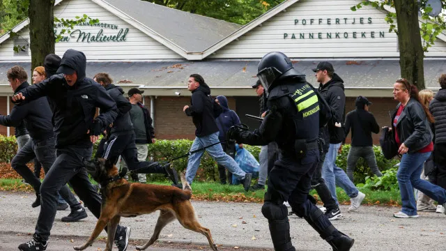 policia-poe-fim-a-protesto-violento-de-grupo-extremista-nos-paises-baixos