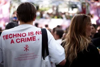 techno-parade-reuniu-350.000-pessoas-em-paris-em-protesto-contra-sancoes