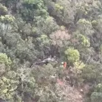 helicoptero-cai-em-zona-de-dificil-acesso-no-brasil.-vitima-deu-alerta