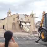 apos-mais-de-80-anos,-igreja-matriz-de-retirolandia-comeca-a-ser-demolida-para-dar-lugar-a-novo-templo