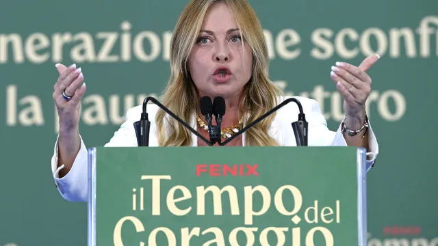 meloni-quer-limitar-alunos-estrangeiros-e-proibir-burca-nas-escolas