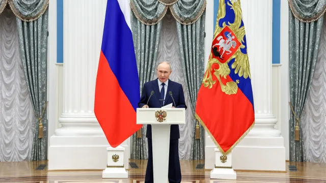 russia:-primeiros-resultados-oficiais-dao-vitoria-ao-partido-de-putin