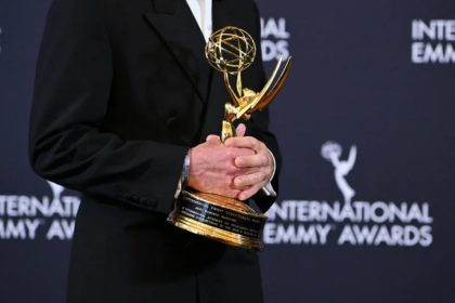 emmy-reconhece-ter-pouca-diversidade-em-edicao-com-‘the-pitt’-e-recorde-de-‘hacks’