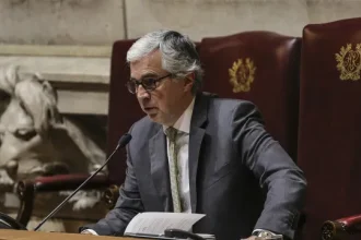 chumbo-de-comissao-a-neves?-aguiar-branco-rejeita-“natureza-politica”