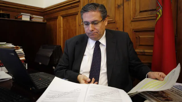 governo-pede-urgencia-no-parlamento-para-aprovar-nova-descida-do-irs