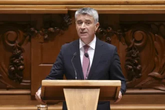 carneiro-avisa-sobre-propostas-do-ps:-“nao-sou-igual-a-montenegro”