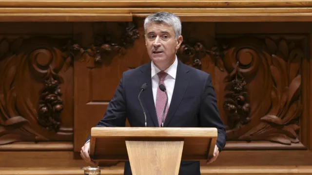 carneiro-avisa-sobre-propostas-do-ps:-“nao-sou-igual-a-montenegro”