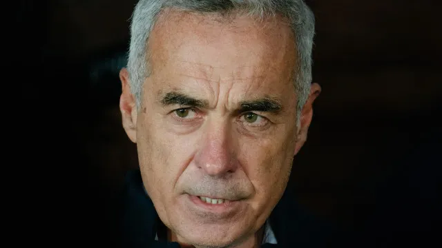 liberdade-vigiada-para-lider-ultranacionalista-romeno-acusado-de-fraude