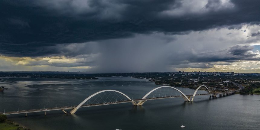 defesa-civil-emite-alerta-de-tempestade-e-rajadas-de-vento-no-df