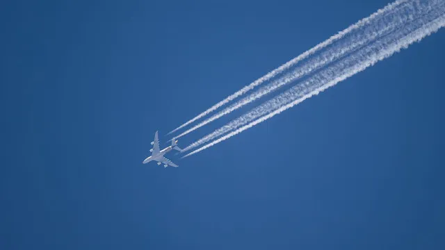 evitar-rastos-de-avioes-atrasaria-em-10-anos-o-seu-impacto-no-aquecimento