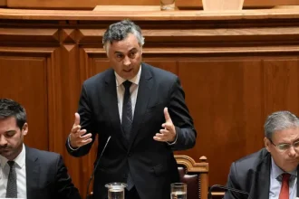 parlamento-debate-inicio-do-ano-letivo-a-pedido-do-pcp.-ministro-presente