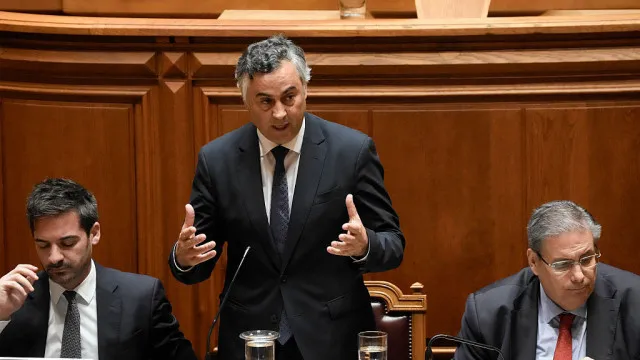 parlamento-debate-inicio-do-ano-letivo-a-pedido-do-pcp.-ministro-presente