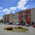 mulher-e-atacada-pelo-companheiro-dentro-de-apartamento-em-condominio-de-camacari