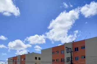 mulher-e-atacada-pelo-companheiro-dentro-de-apartamento-em-condominio-de-camacari