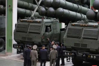 coreia-do-norte-anuncia-que-testou-novo-sistema-de-lanca-foguetes