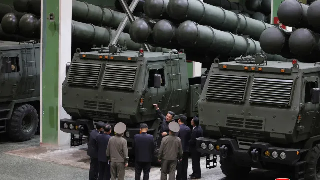 coreia-do-norte-anuncia-que-testou-novo-sistema-de-lanca-foguetes