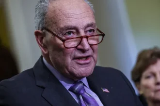 schumer-ataca-trump-por-rececao-a-xi:-“uma-atracao-inata-por-ditadores”