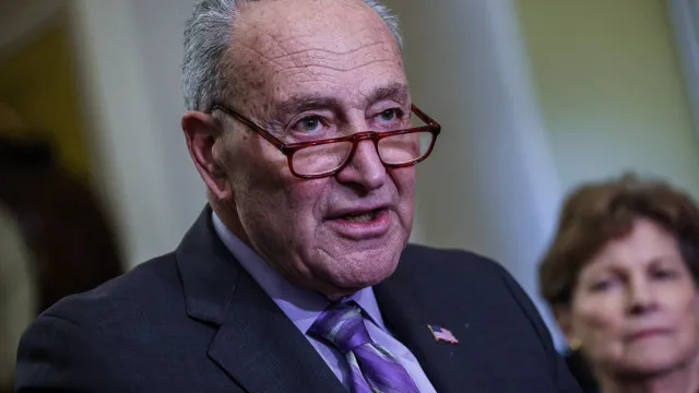 schumer-ataca-trump-por-rececao-a-xi:-“uma-atracao-inata-por-ditadores”