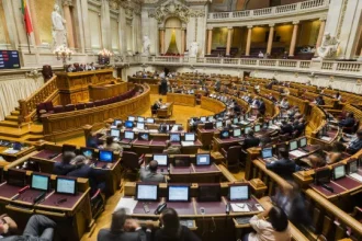 parlamento-rejeita-todos-os-projetos-sobre-aumento-do-custo-de-vida