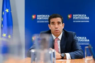 governo-ve-“namoro”-entre-ps-e-chega:-“nao-sei-se-termina-em-casamento”
