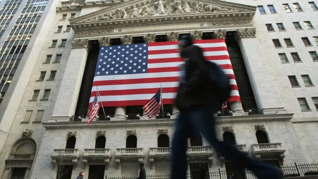 wall-street-fecha-com-subida-custo-da-divida-e-incerteza-geopolitica
