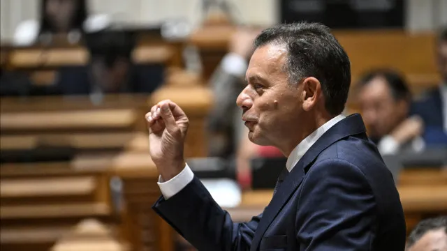 sondagem:-ps-na-lideranca,-mas-cai-(e-tem-chega-colado).-ad-ganha-terreno