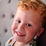 noah-woods-fugiu-de-parque-infantil-atraves-de-“buraco-na-vedacao”