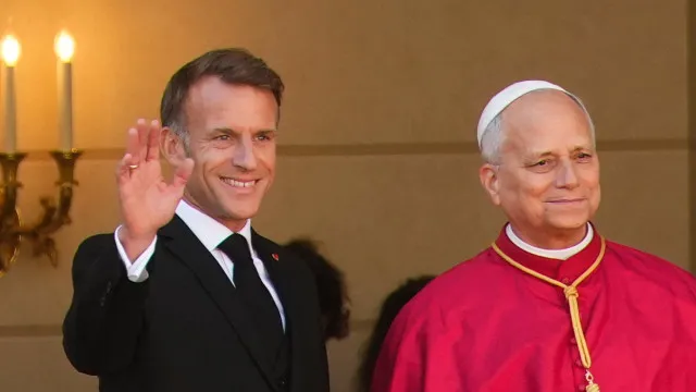quatro-dias,-quatro-presentes:-o-que-vai-macron-oferecer-a-papa-leao-xiv?